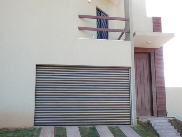 Porta de enrolar automática residencial